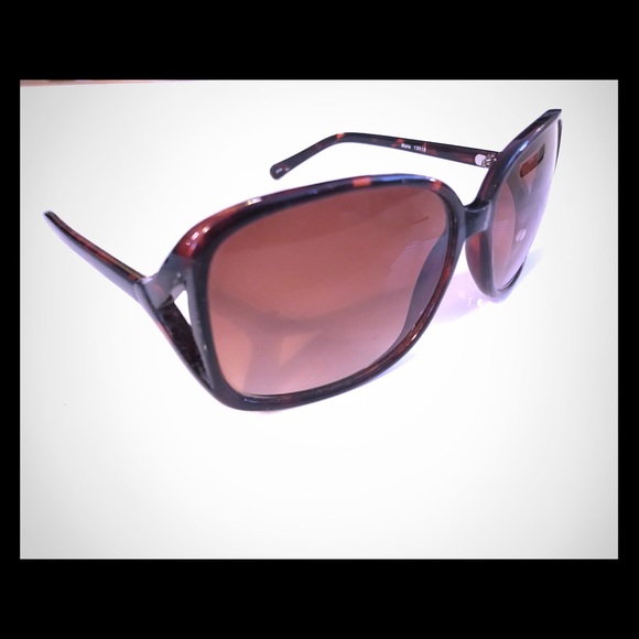 Accessories - Glam, oversized tortoise shell sunglasses Accessories - Glam, oversized tortoise shell sunglasses